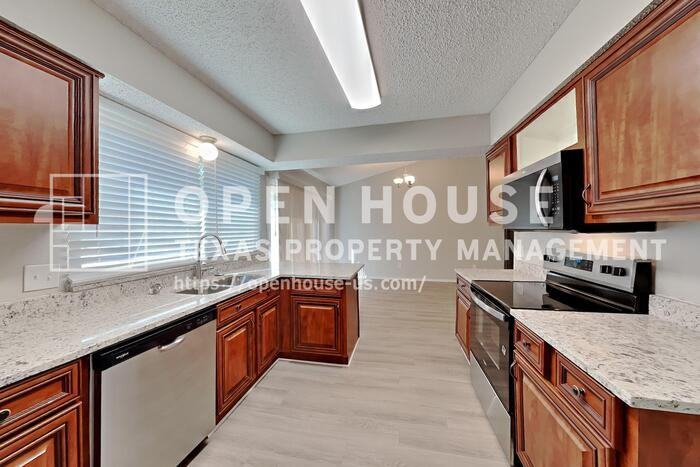 1702 Crimson Ct - Photo 7 of 20