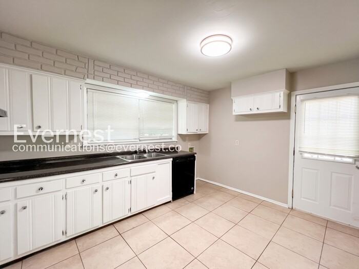 3238 Kenland Dr - Photo 6 of 18
