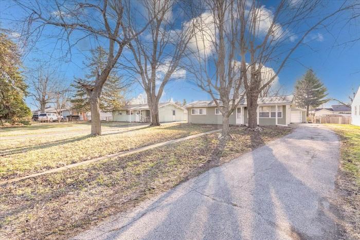 3043 S Mooresville Rd - Photo 2 of 13