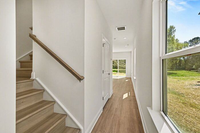 562 W Wilson Ave - Photo 5 of 50