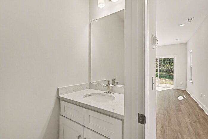 562 W Wilson Ave - Photo 6 of 50