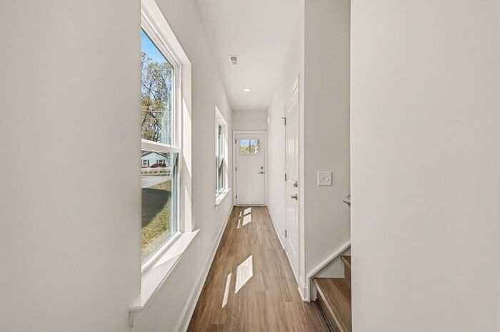 562 W Wilson Ave - Photo 7 of 50