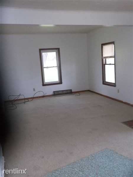 121 Lincoln Ave - Photo 2 of 9