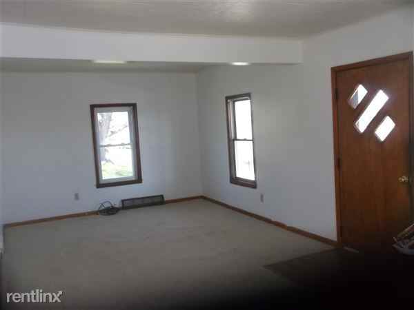 121 Lincoln Ave - Photo 3 of 9