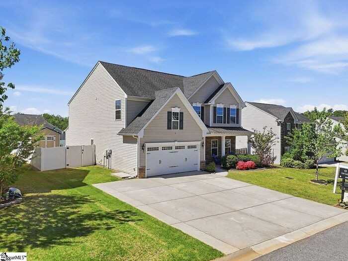 214 Picketts Mill Dr - Photo 2 of 27
