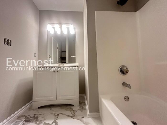 909 Silverwood Dr - Photo 7 of 21