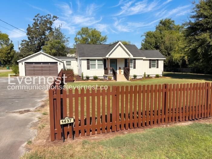 1437 Greenslake Rd - Photo 2 of 31