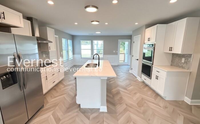 1437 Greenslake Rd - Photo 5 of 31