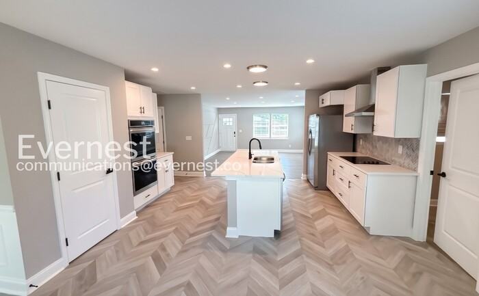 1437 Greenslake Rd - Photo 6 of 31
