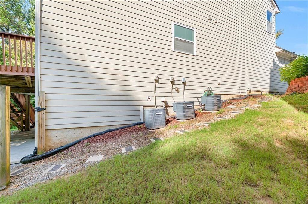 2113 Worrall Hill Dr - Photo 2 of 48