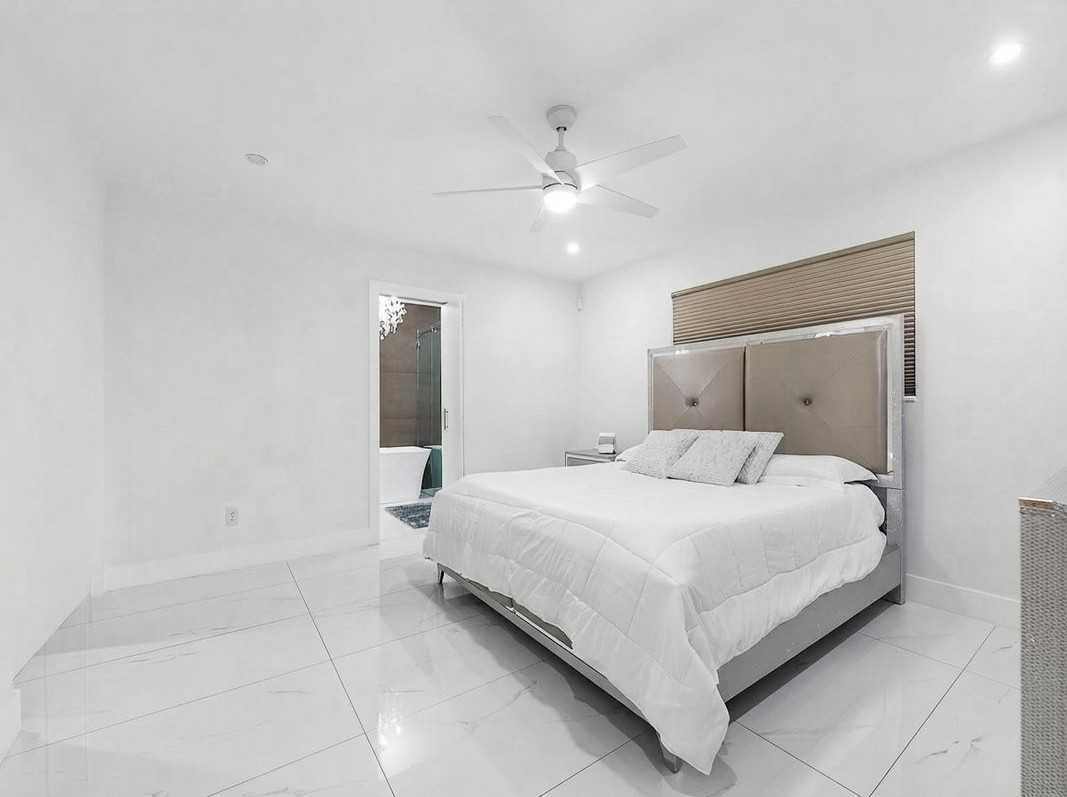 6951 Miami Lakeway S - Photo 2 of 7