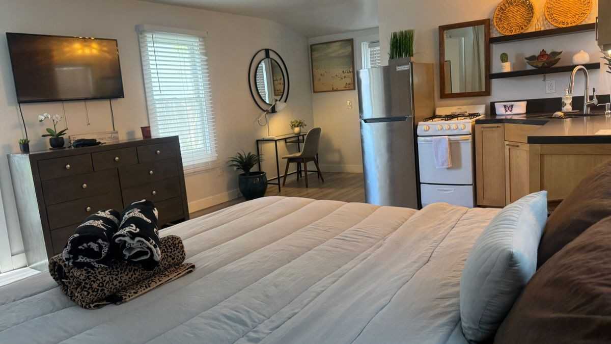 4879 Long Branch Ave ##1/2 - Photo 3 of 4