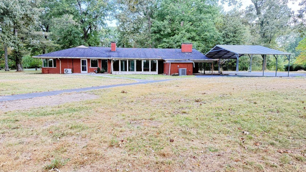 1201 Pickett Dr - Photo 4 of 45