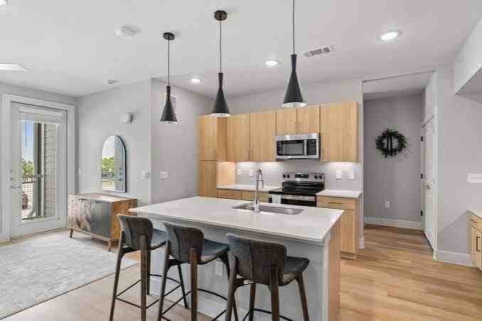 14110 W Us Highway 290 - Photo 3 of 9