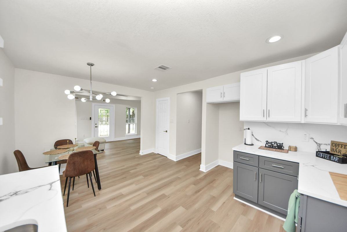 1102 Gazin St - Photo 5 of 11
