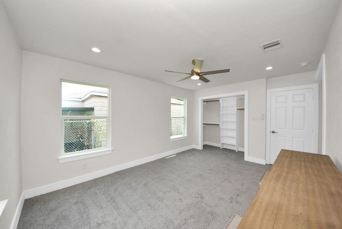 1102 Gazin St - Photo 6 of 11