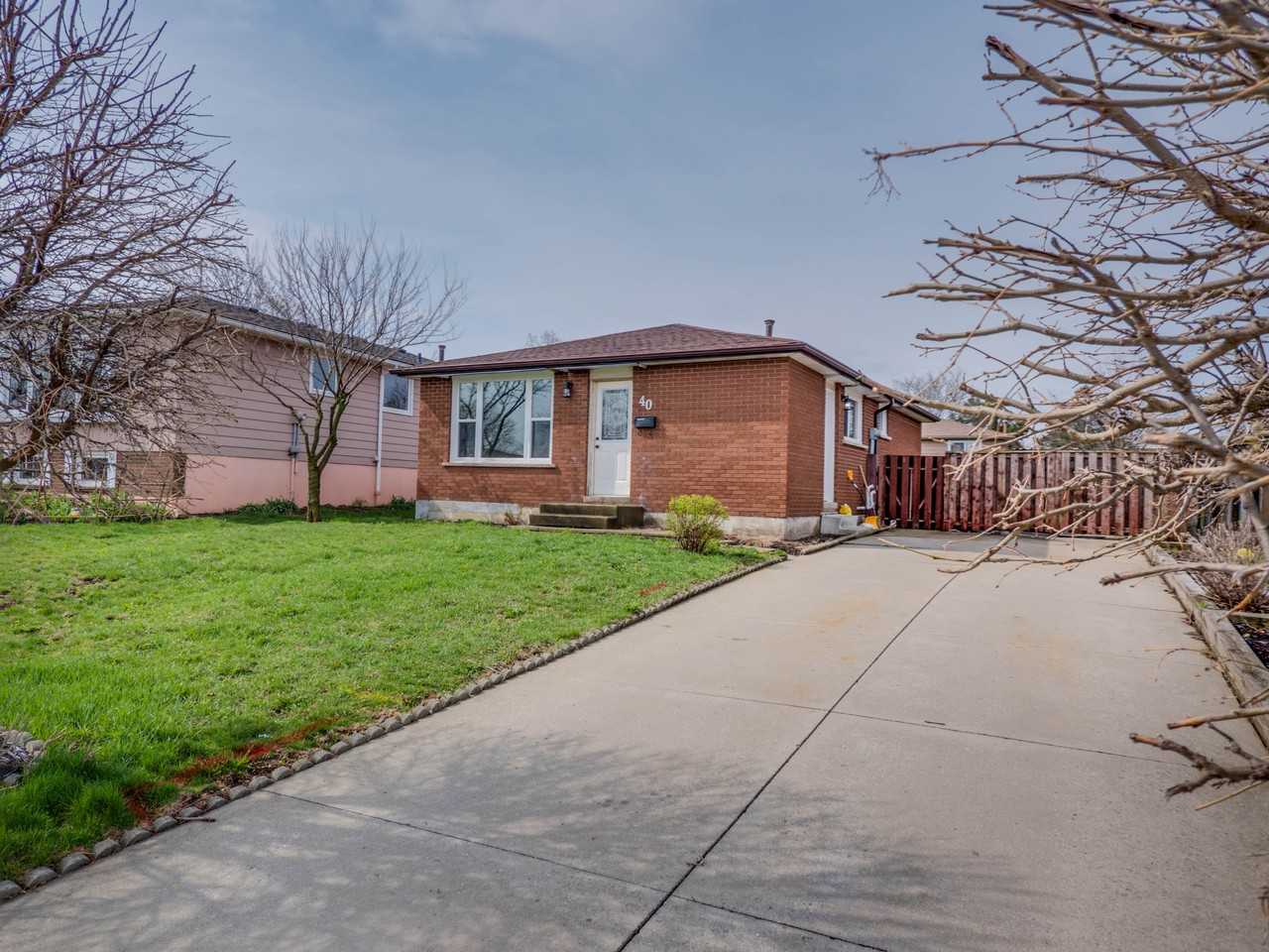 40 Laird Dr - Photo 2 of 14