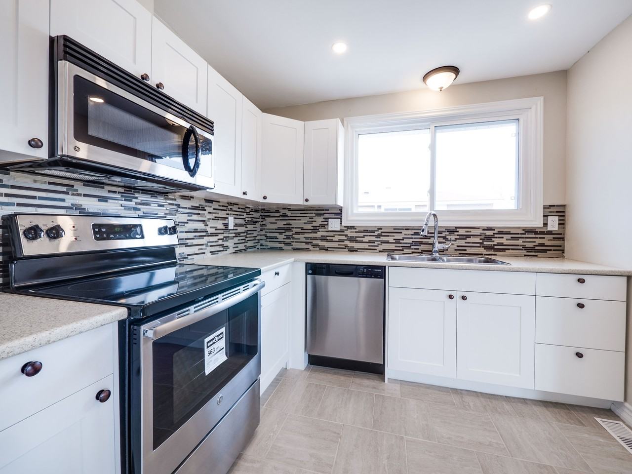 40 Laird Dr - Photo 6 of 14