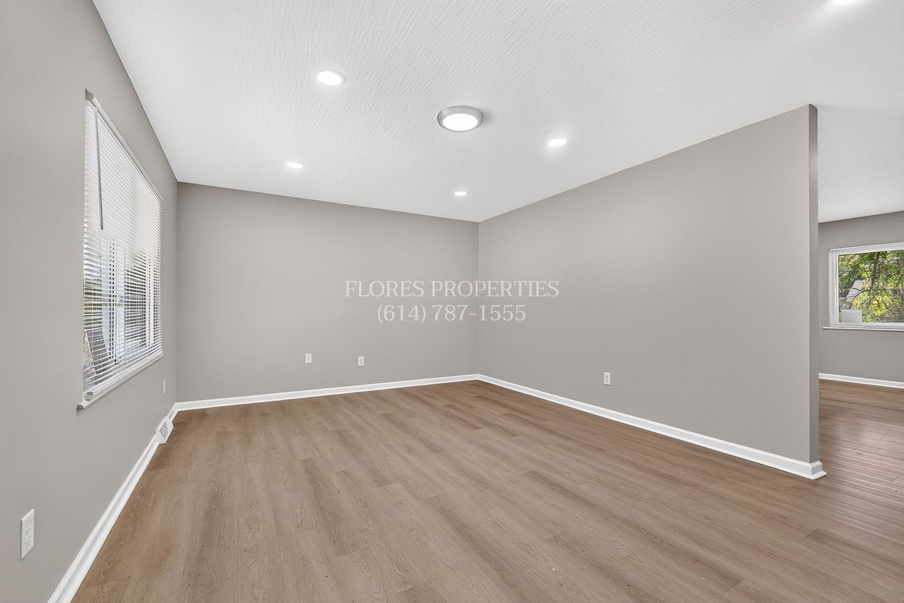 2561 Milverton Way - Photo 4 of 50