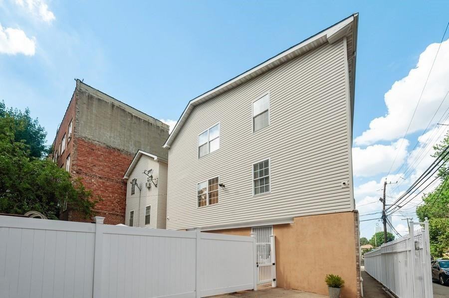 1 Gardner Ave #NA - Photo 3 of 10