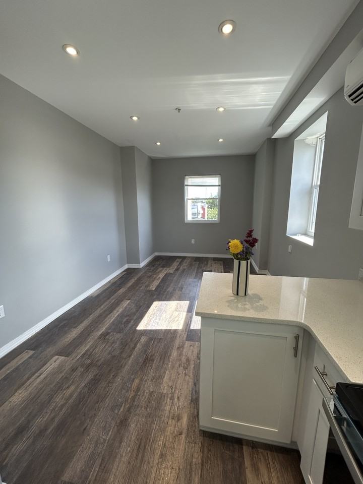1151 S 52nd St #B - Photo 3 of 20