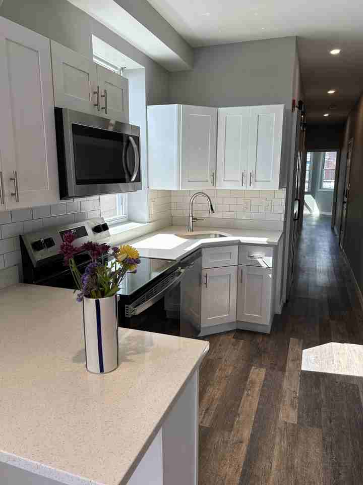 1151 S 52nd St #B - Photo 4 of 20