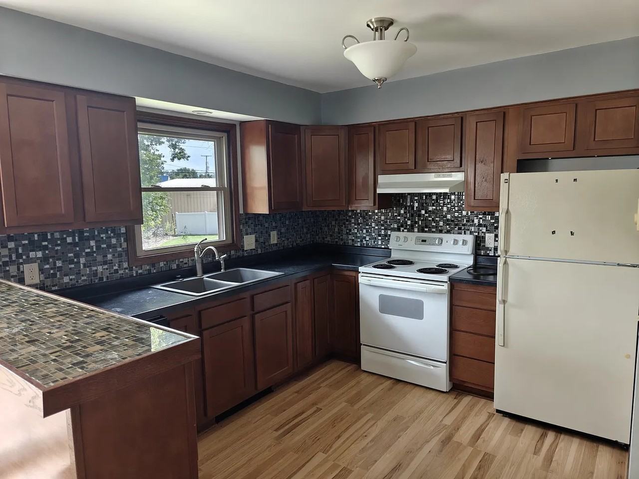 3695 Robert Pl - Photo 5 of 20