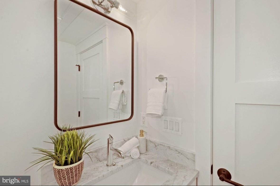 614 Otis Pl Nw #1 - Photo 5 of 39