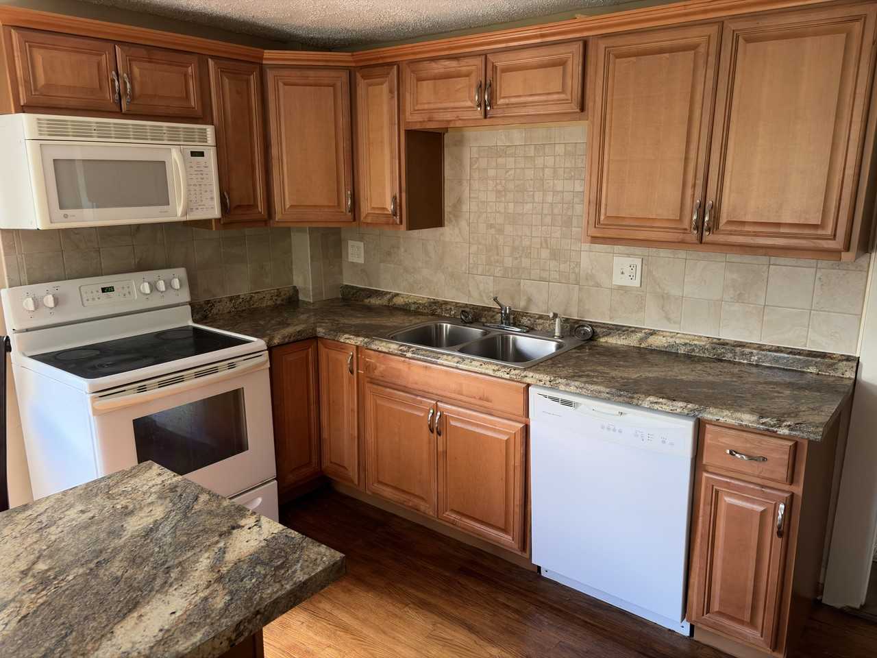191 Broadway St #2 - Photo 3 of 10