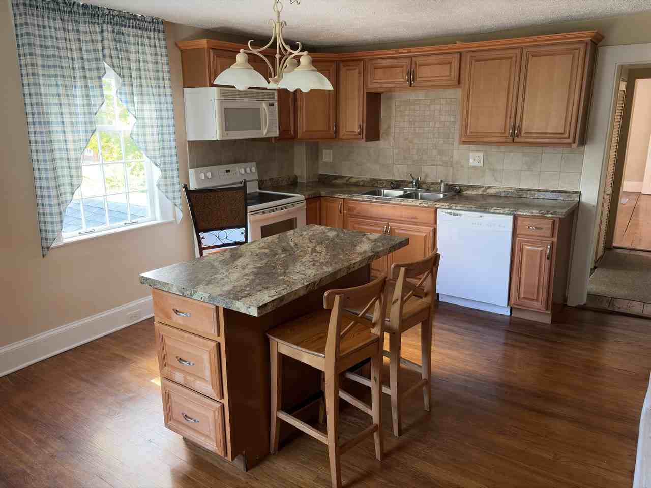 191 Broadway St #2 - Photo 4 of 10