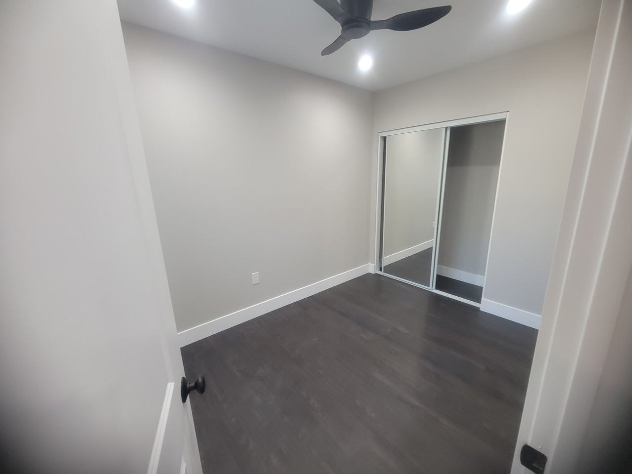 821 S Van Ness Ave #A - Photo 4 of 7