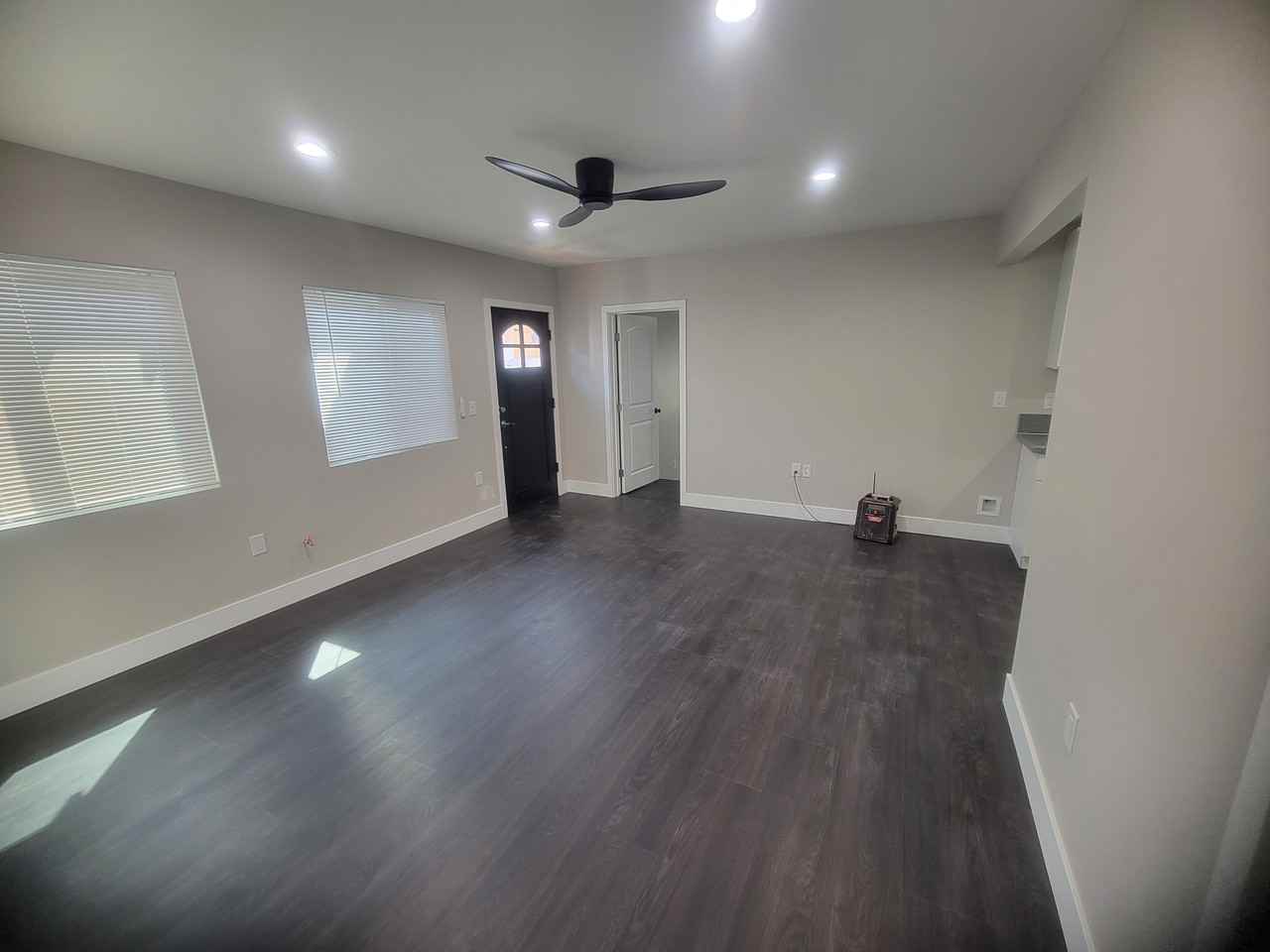 821 S Van Ness Ave #A - Photo 5 of 7