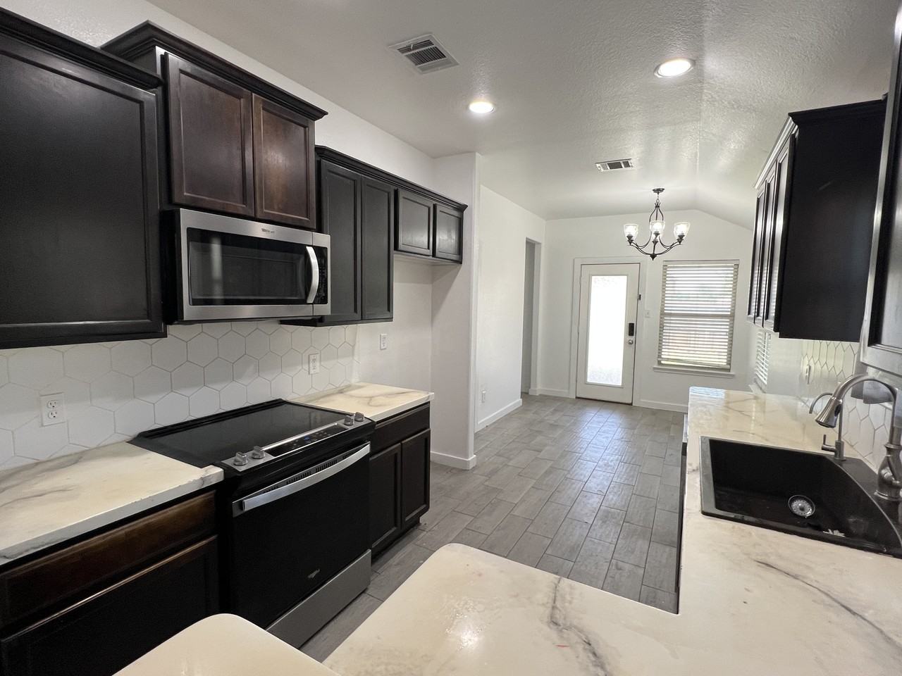 205 Elm Grv #NA - Photo 2 of 7