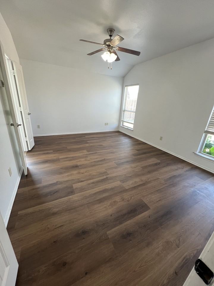 205 Elm Grv #NA - Photo 6 of 7