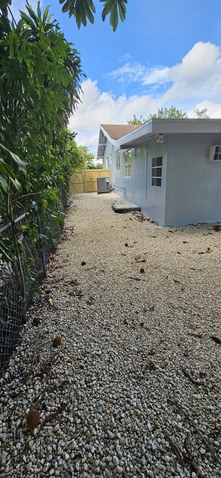 321 Sw 16th Ave #NA - Photo 3 of 15