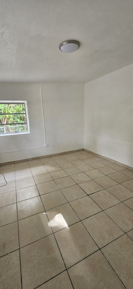 321 Sw 16th Ave #NA - Photo 4 of 15