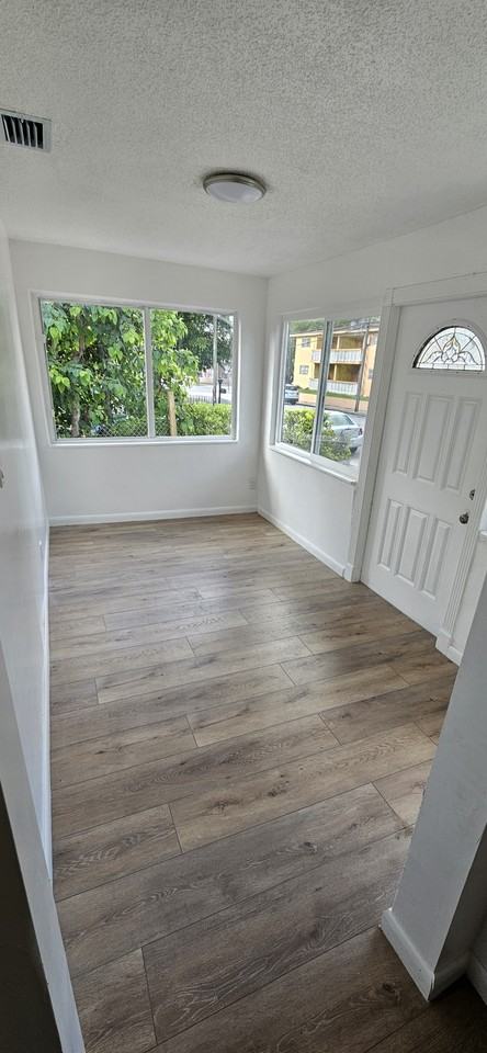 321 Sw 16th Ave #NA - Photo 7 of 15