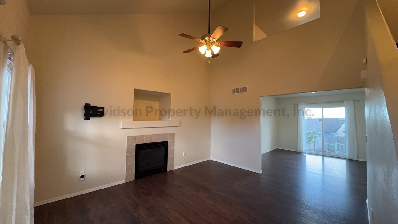 1045 Lords Hill Dr - Photo 2 of 14