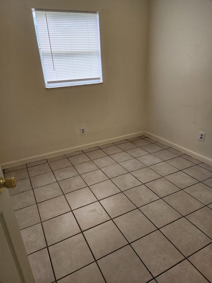 226 N Thompson Rd #NA - Photo 2 of 4