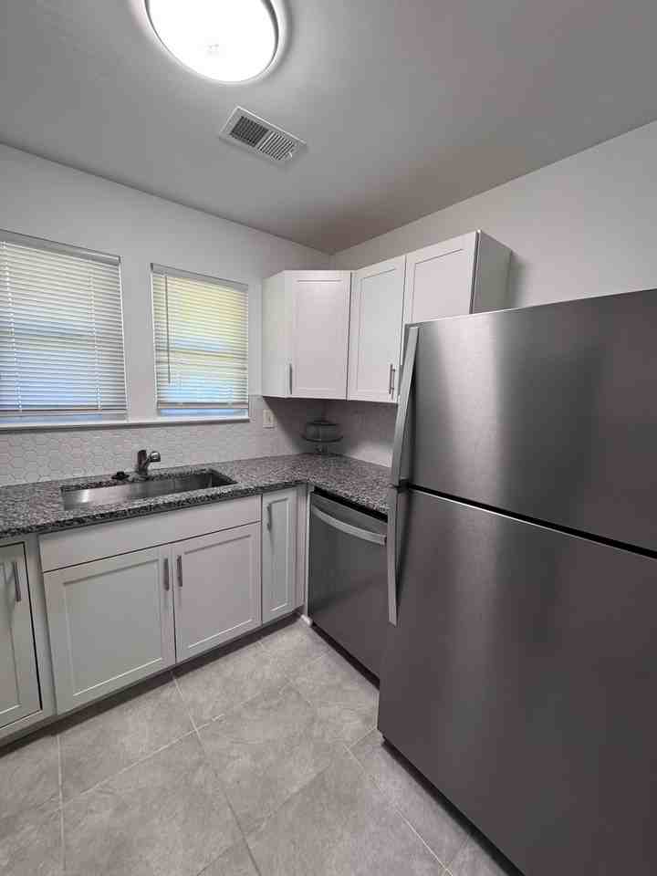 876 Oglethorpe Ave Sw #1 - Photo 6 of 18