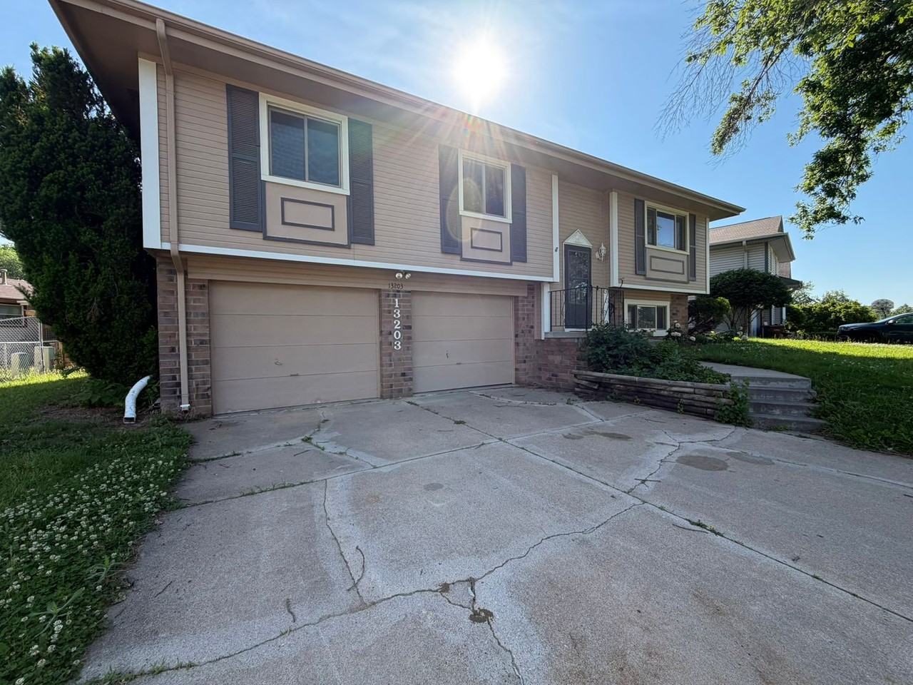 13203 Courtney Dr - Photo 2 of 39
