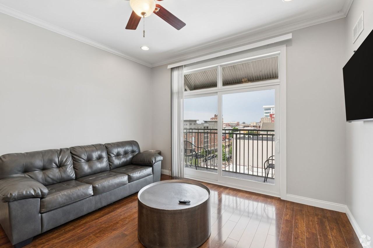 MMII - Lofts at 308 Ninth Apartments - Photo 6 of 19
