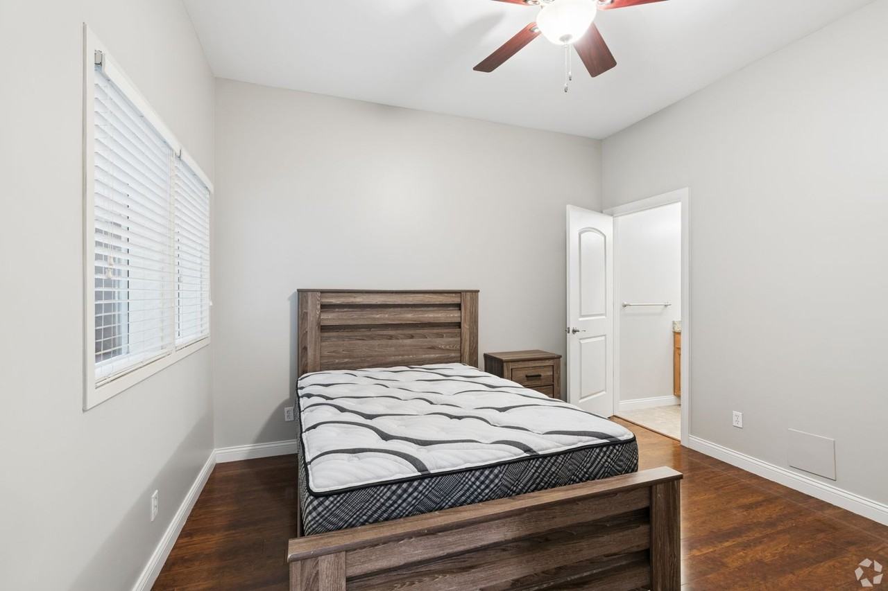 MMII - Lofts at 308 Ninth Apartments - Photo 7 of 19