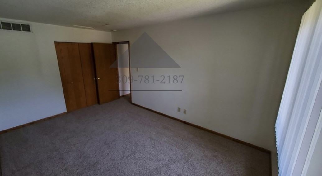 540 23rd St - Photo 4 of 6