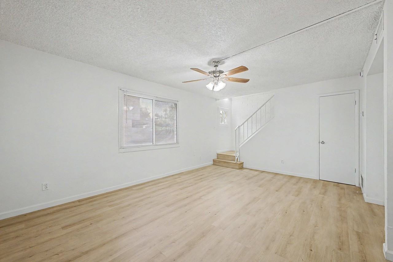 4051 W Reade Ave - Photo 5 of 19