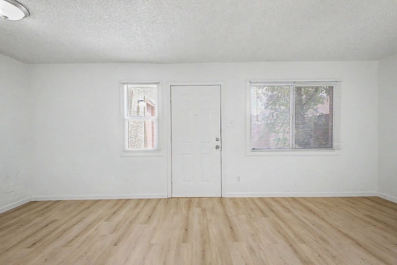 4051 W Reade Ave - Photo 6 of 19
