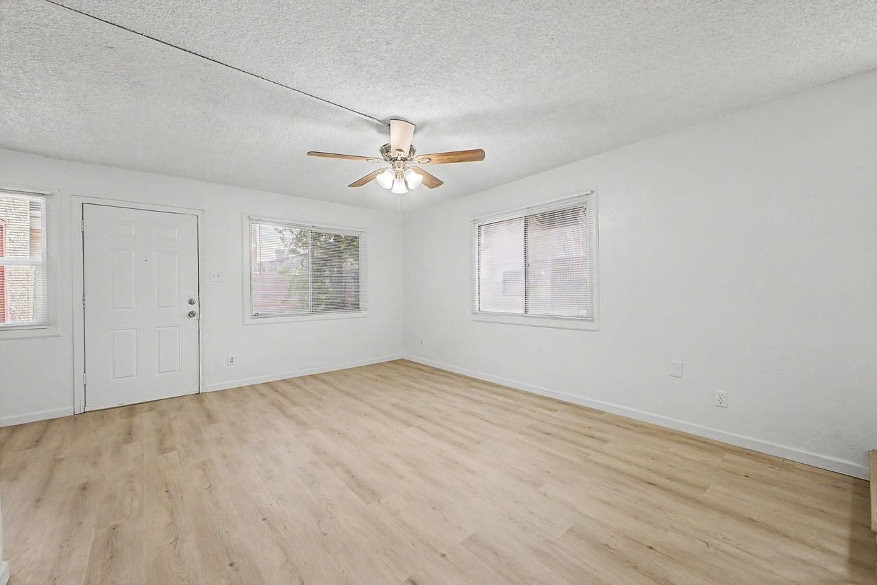 4051 W Reade Ave - Photo 7 of 19