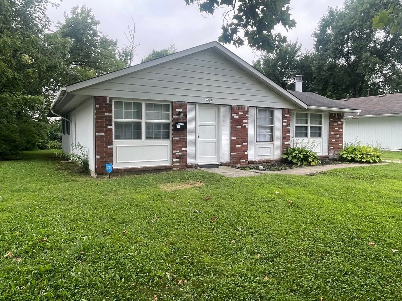 9407 Rochelle Dr - Photo 2 of 14