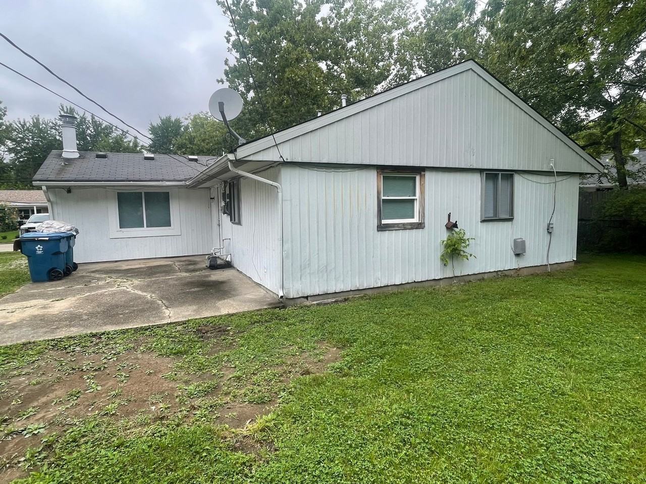 9407 Rochelle Dr - Photo 3 of 14
