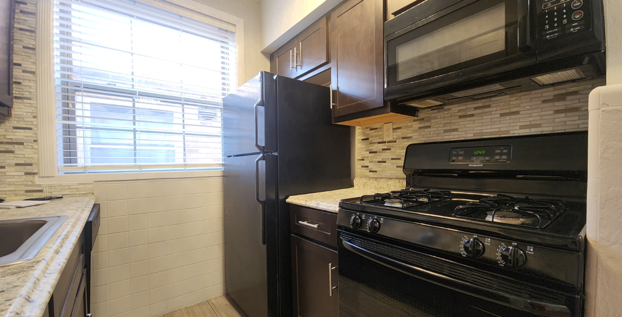 6328 - 6330 Bancroft Ave. - Photo 2 of 9